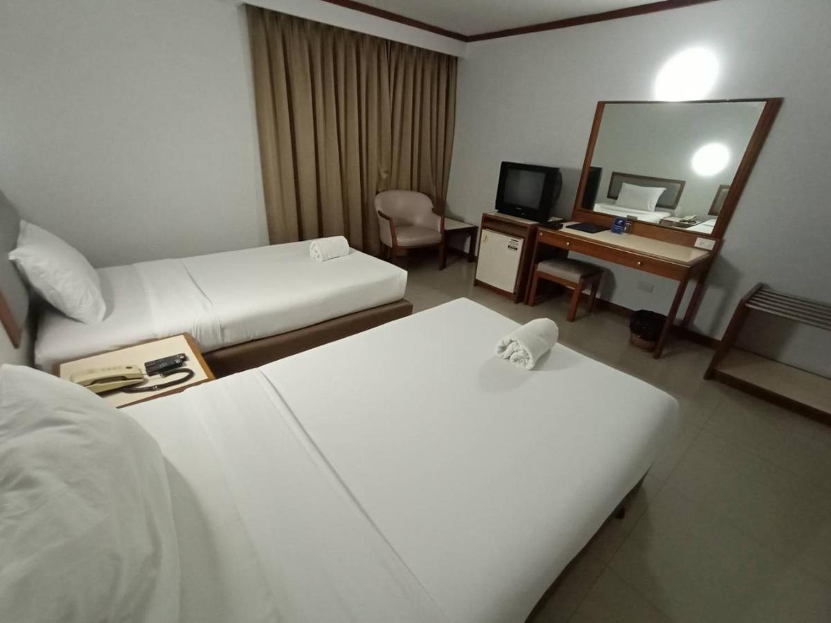 Friday Hotel Uttaradit Dış mekan fotoğraf