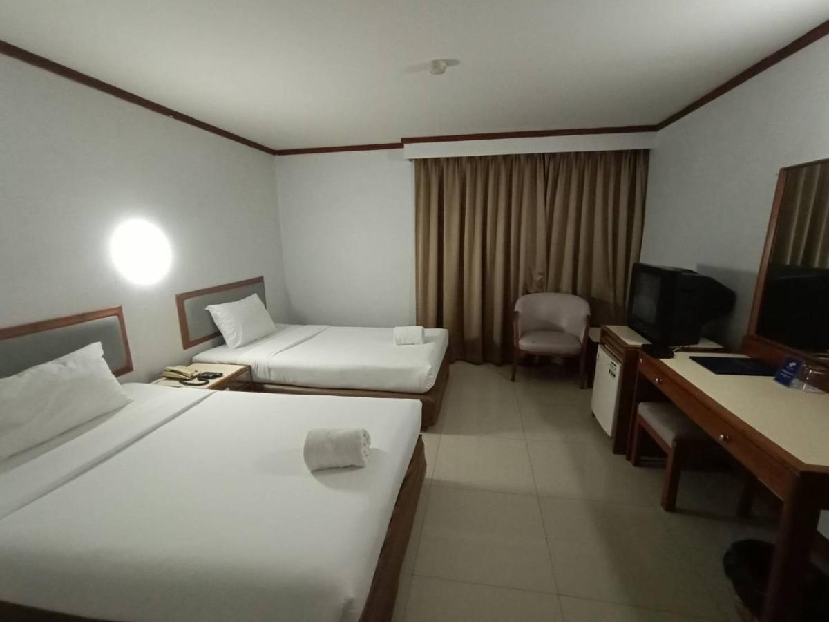 Friday Hotel Uttaradit Dış mekan fotoğraf