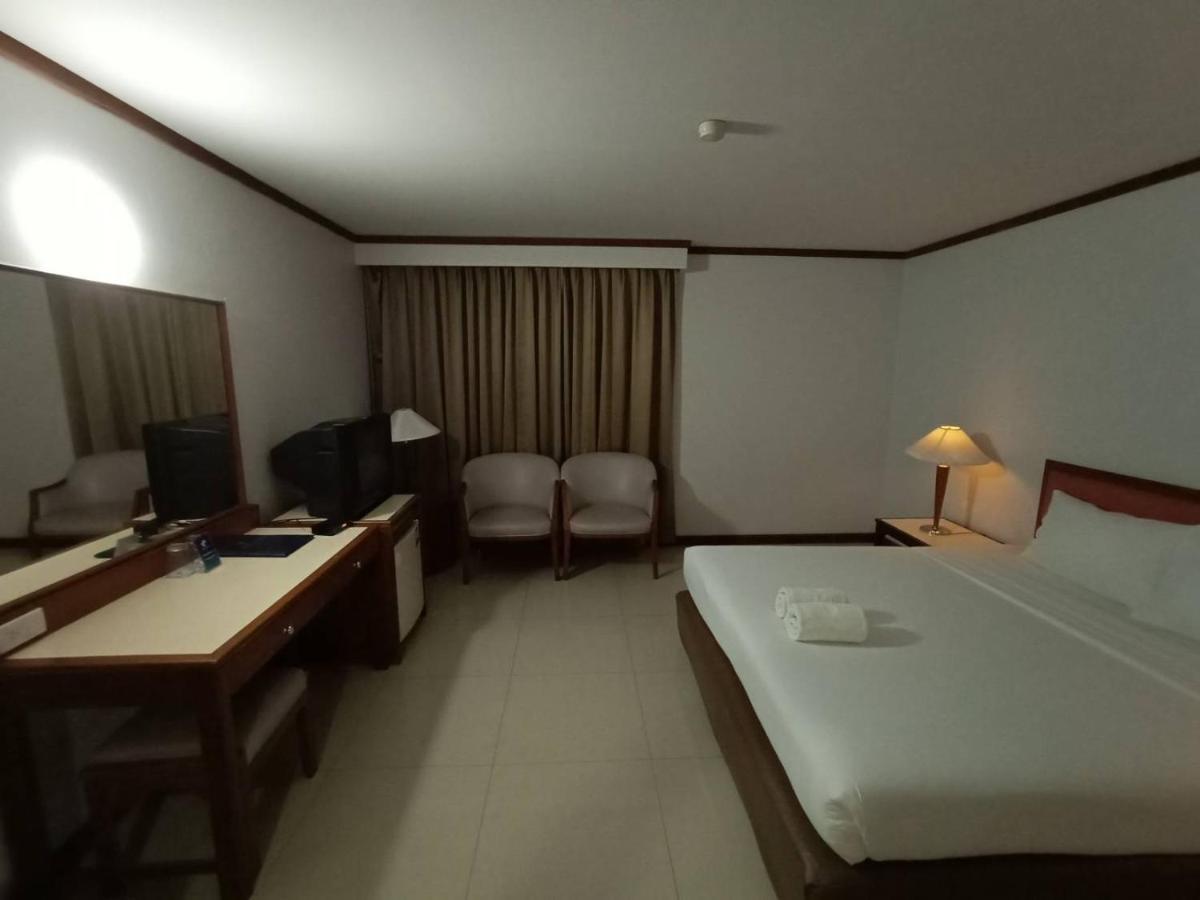 Friday Hotel Uttaradit Dış mekan fotoğraf