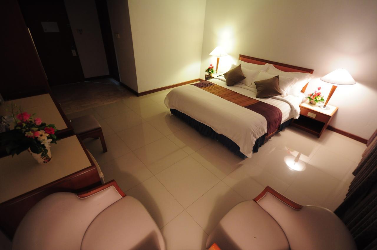 Friday Hotel Uttaradit Dış mekan fotoğraf