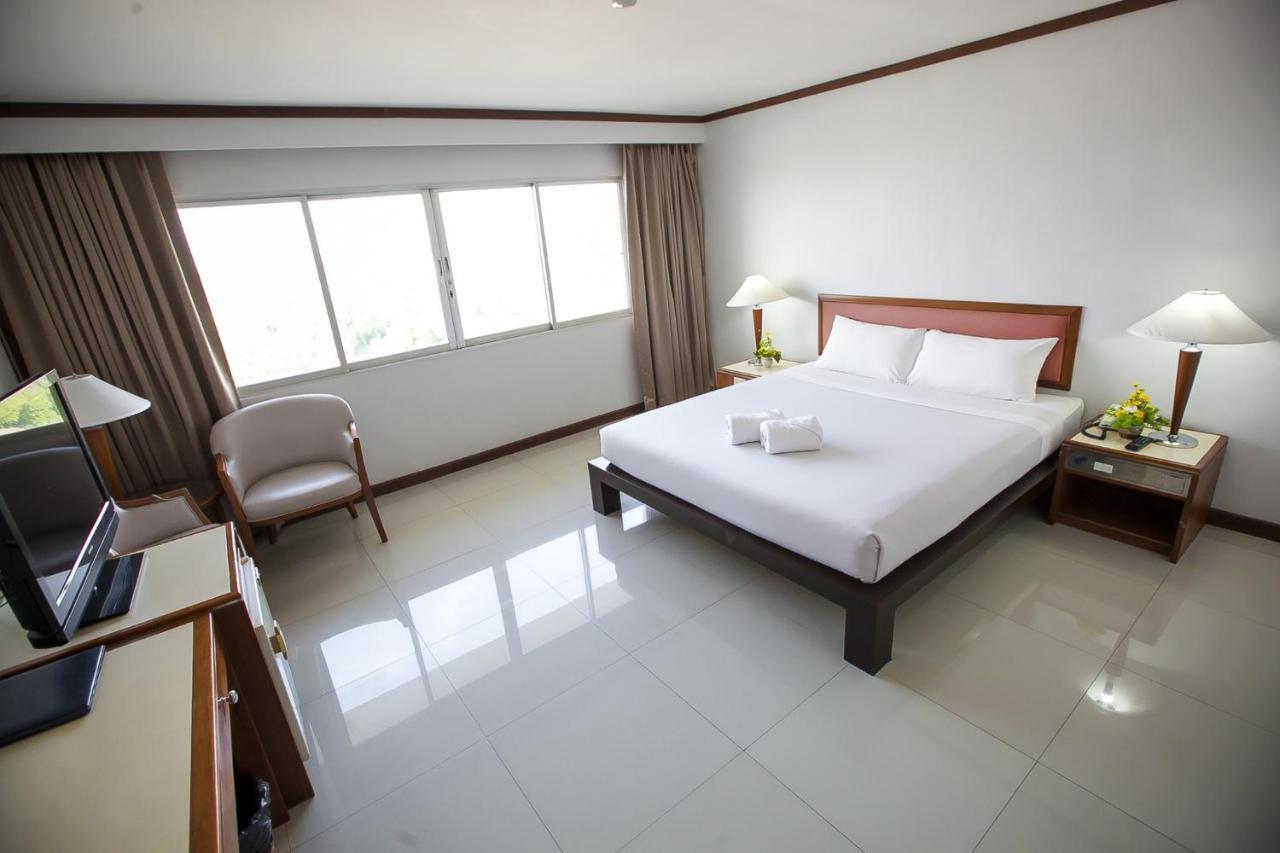 Friday Hotel Uttaradit Dış mekan fotoğraf