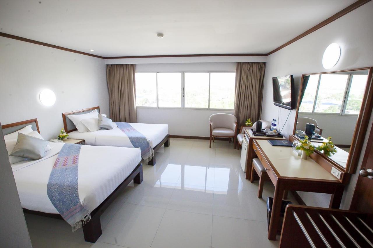 Friday Hotel Uttaradit Dış mekan fotoğraf
