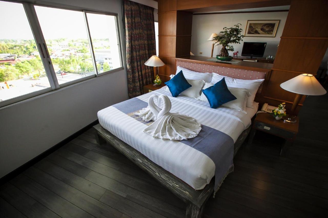 Friday Hotel Uttaradit Dış mekan fotoğraf